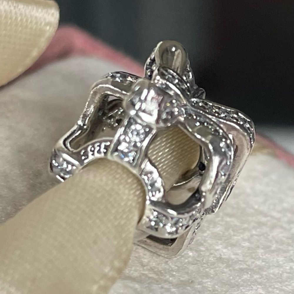 Authentic Pandora All Wrapped Up Present 791766CZ Gift Charm - Picture 4 of 5